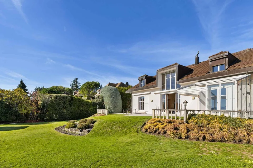 Élégante villa avec panorama sur le Léman et les Alpes