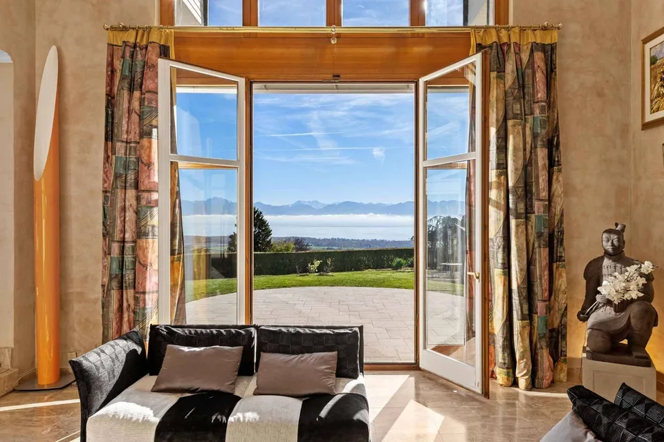 Villa elegante con panorama sul Lago di Ginevra e le Alpi