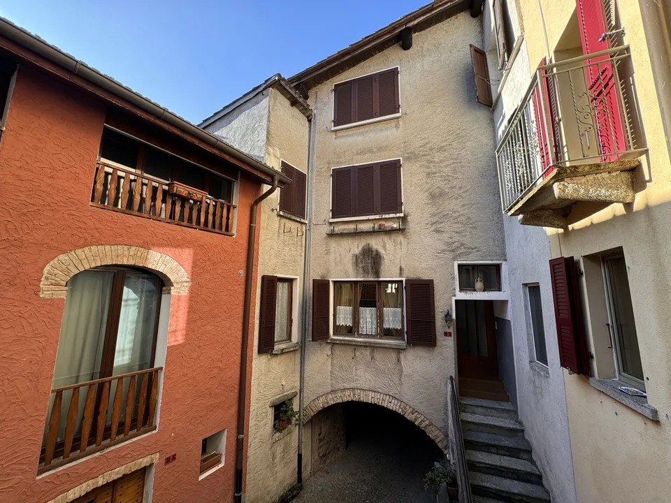 CASA DI NUCLEO CON 2 APPARTAMENTI