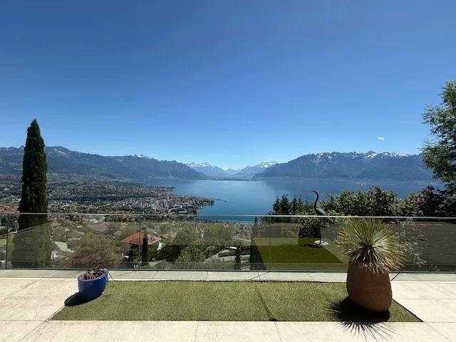 Villa lumineuse avec piscine et vue panoramique