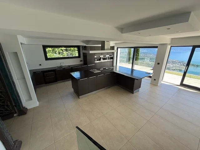 Villa mit Pool und Panoramablick – Foto 7 von 17