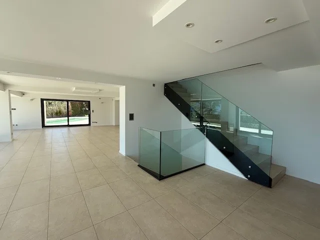 Villa mit Pool und Panoramablick – Foto 10 von 17