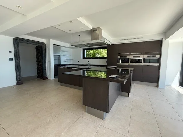 Villa mit Pool und Panoramablick – Foto 6 von 17