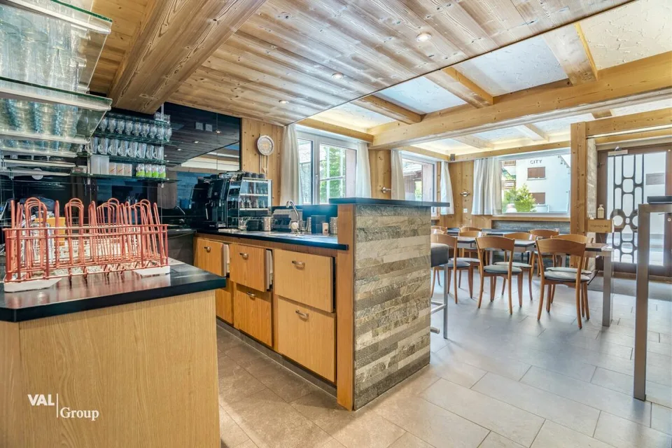 Opportunité d'investissement au coeur de la vallée de Saas - Hôtel ou résidences secondaires autorisées à Saas-Grund