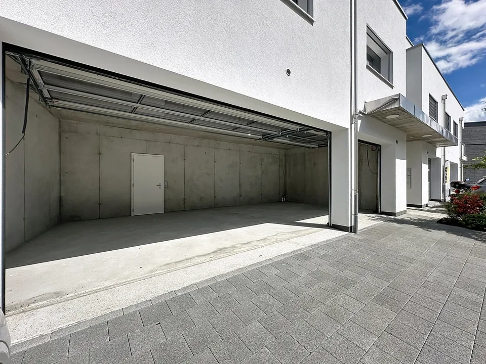 Local artisanal neuf avec atelier et bureau de plus de 90 m²