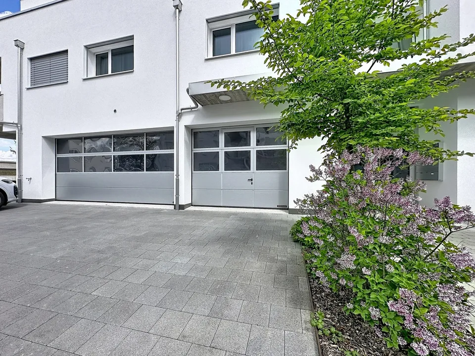 Local artisanal neuf avec atelier et bureau de plus de 90 m²