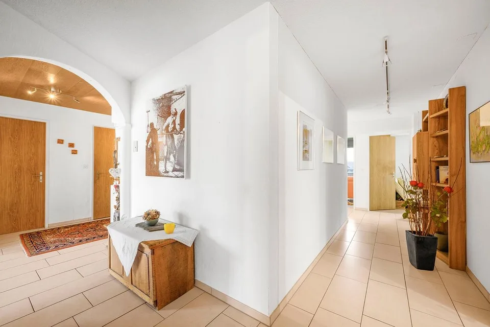 Appartement de 6,5 pièces dans un excellent emplacement - pour les familles qui apprécient l'espace