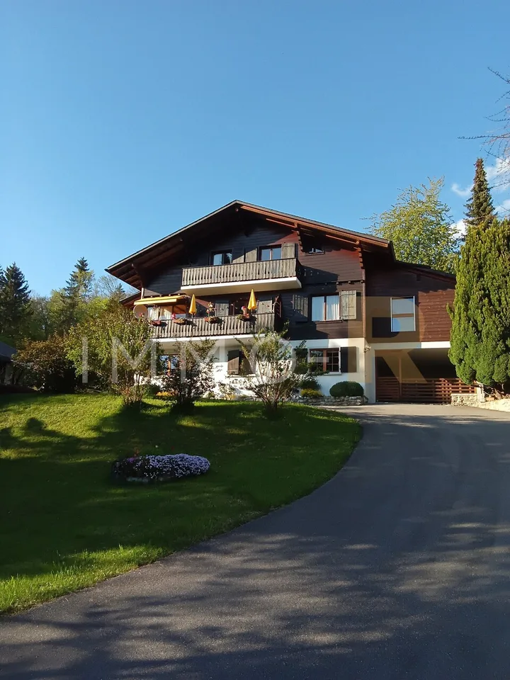Charmant appartement 5,5 pièces dans un chalet