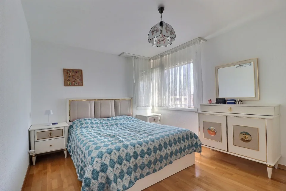 Wohnung 4½ Zimmer Südbalkon - letztes Stockwerk
