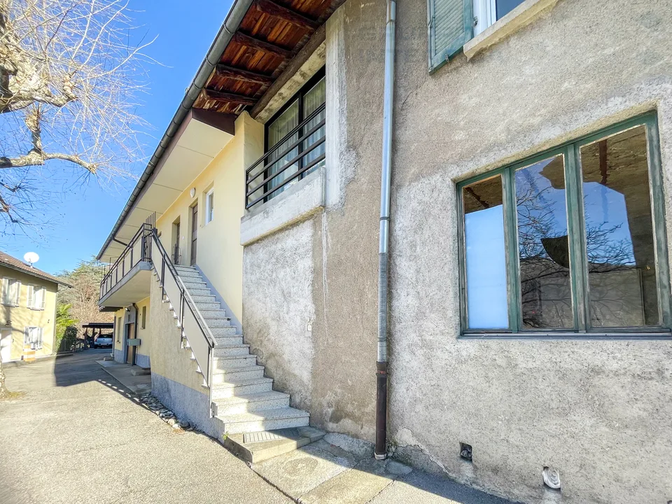 Haus mit zwei Wohnungen
