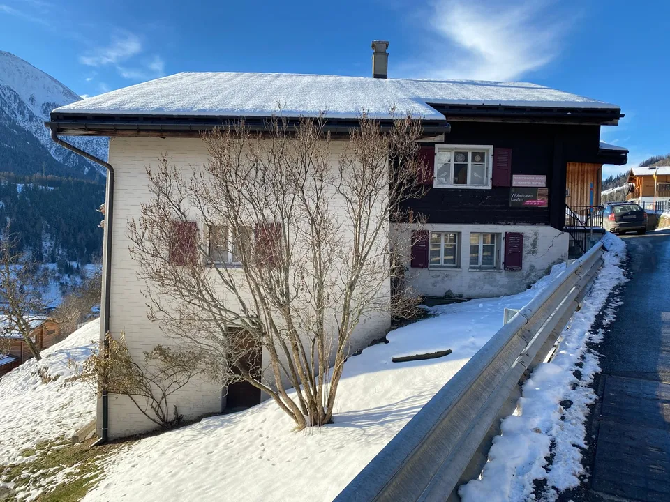 Charmante 5.5-Zimmer-Maisonette-Wohnung mit Bergblick in Fiesch