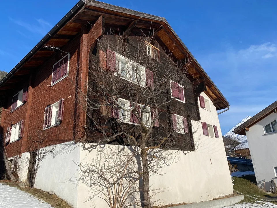 Charmante 5.5-Zimmer-Maisonette-Wohnung mit Bergblick in Fiesch