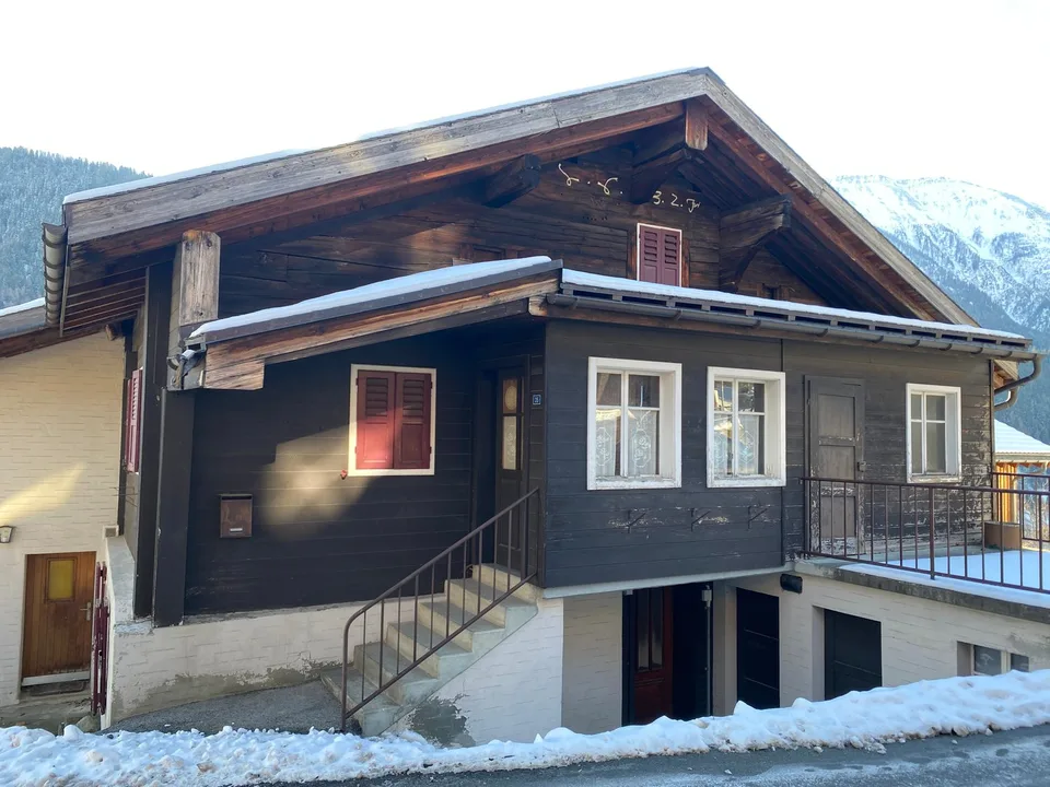 Charmante 5.5-Zimmer-Maisonette-Wohnung mit Bergblick in Fiesch