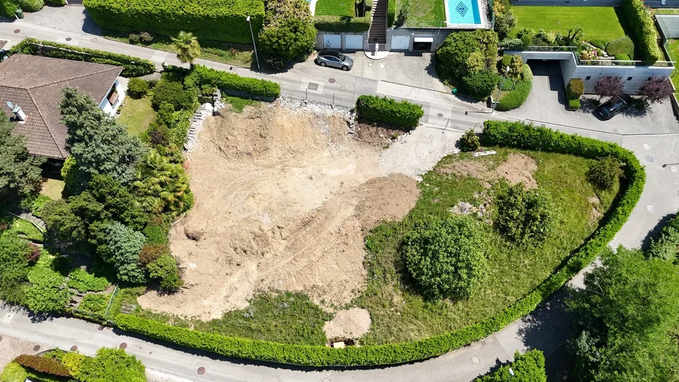 Terreno Edificabile a Montagnola con Splendida Vista sul Lago