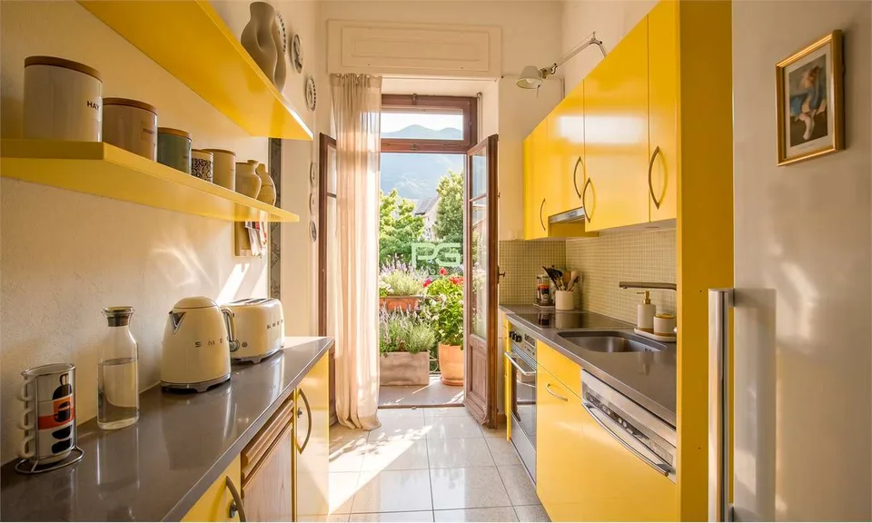 Villa di 2 appartamenti con piscina e dependance