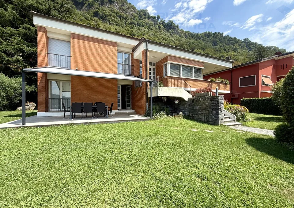 GRANDE VILLA CON PISCINA