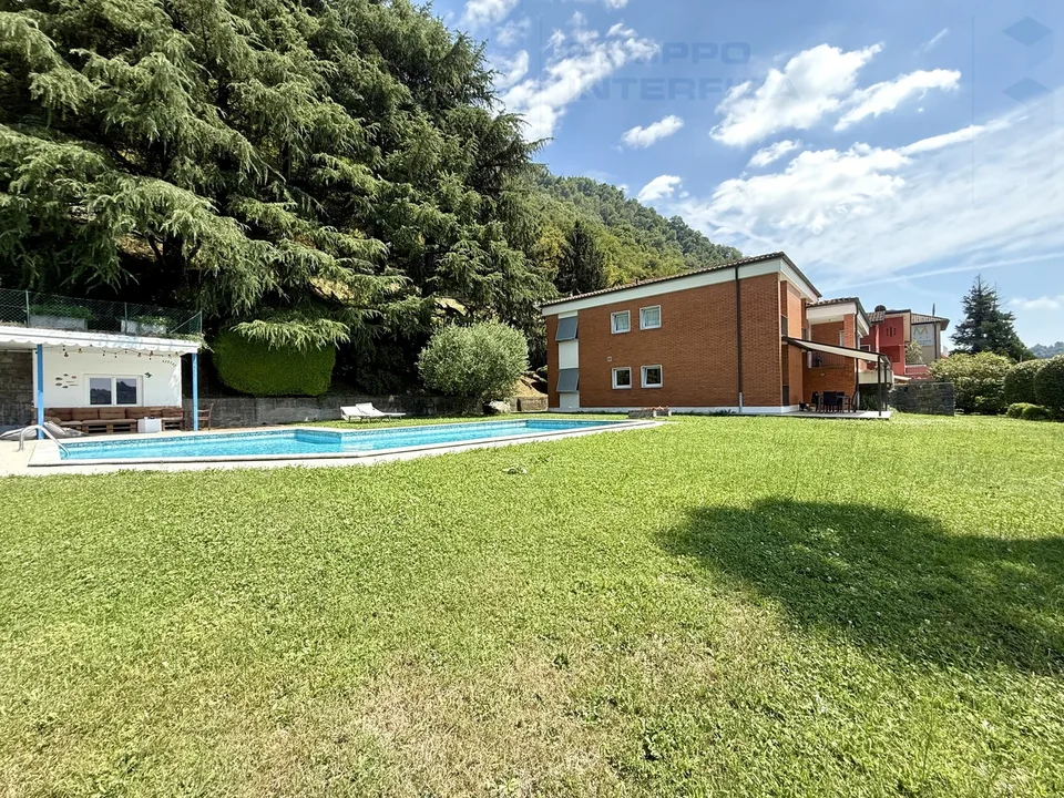 GRANDE VILLA CON PISCINA