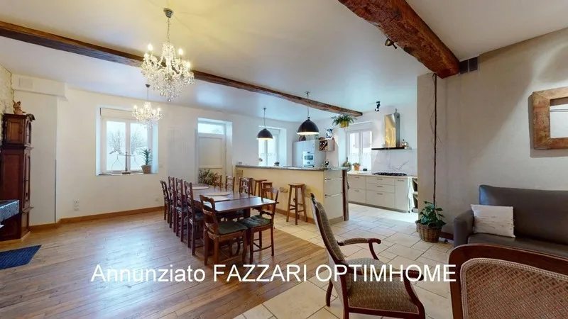 Casa di carattere rinnovata, vicina al Belgio e al Lussemburgo, venduta