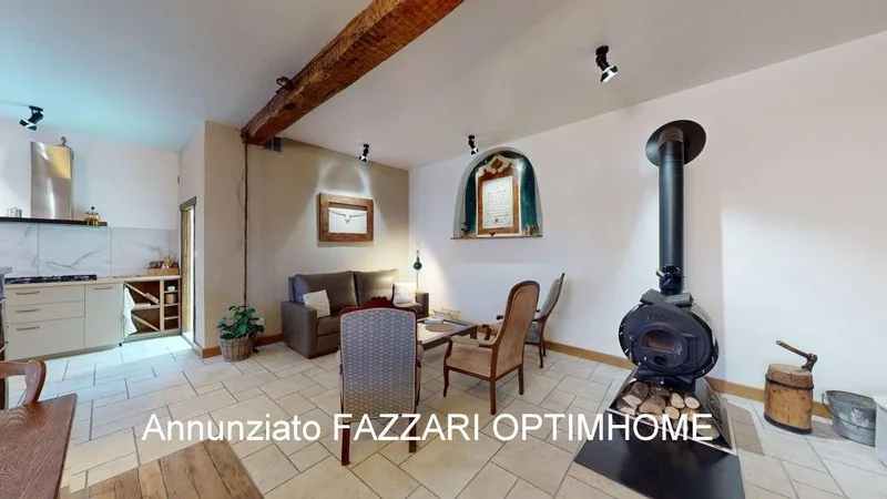 Casa di carattere rinnovata, vicina al Belgio e al Lussemburgo, venduta