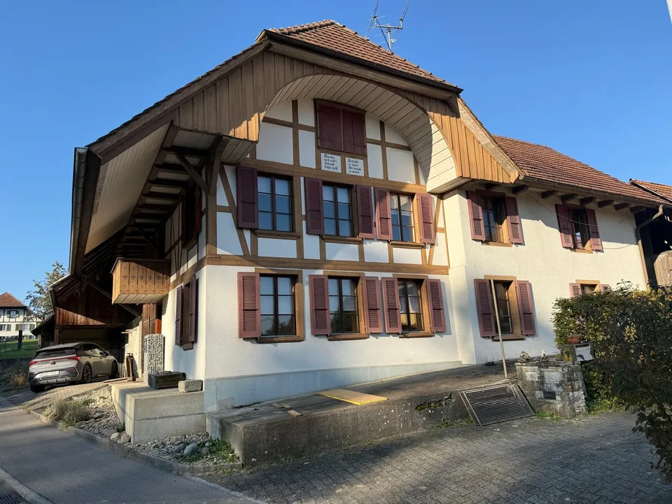 Charmantes Bauernhaus mit Garage und grossem Garten in Mühledorf SO