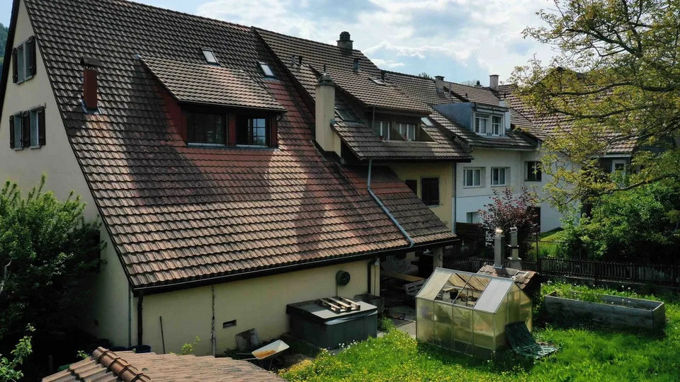 Maison multifamiliale rurale avec 3 appartements en zone centrale