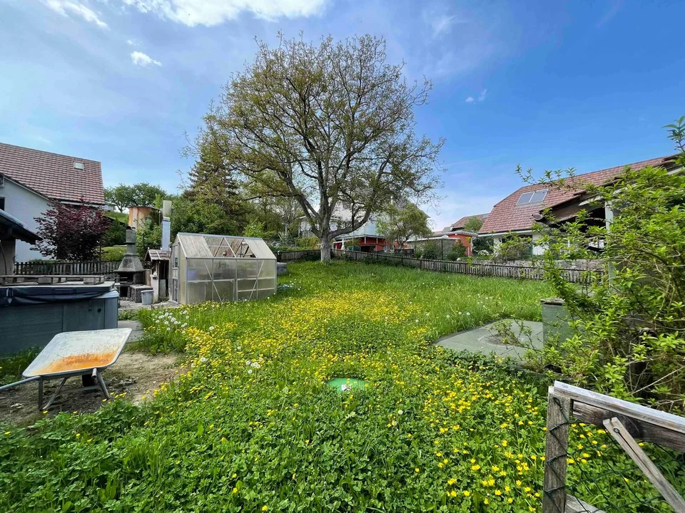 Maison multifamiliale rurale avec 3 appartements en zone centrale