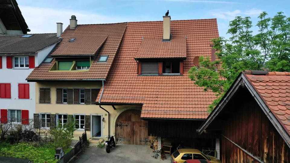 Maison multifamiliale rurale avec 3 appartements en zone centrale