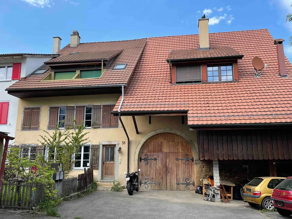 Ländliches Mehrfamilienhaus mit 3 Wohnungen in der Kernzone