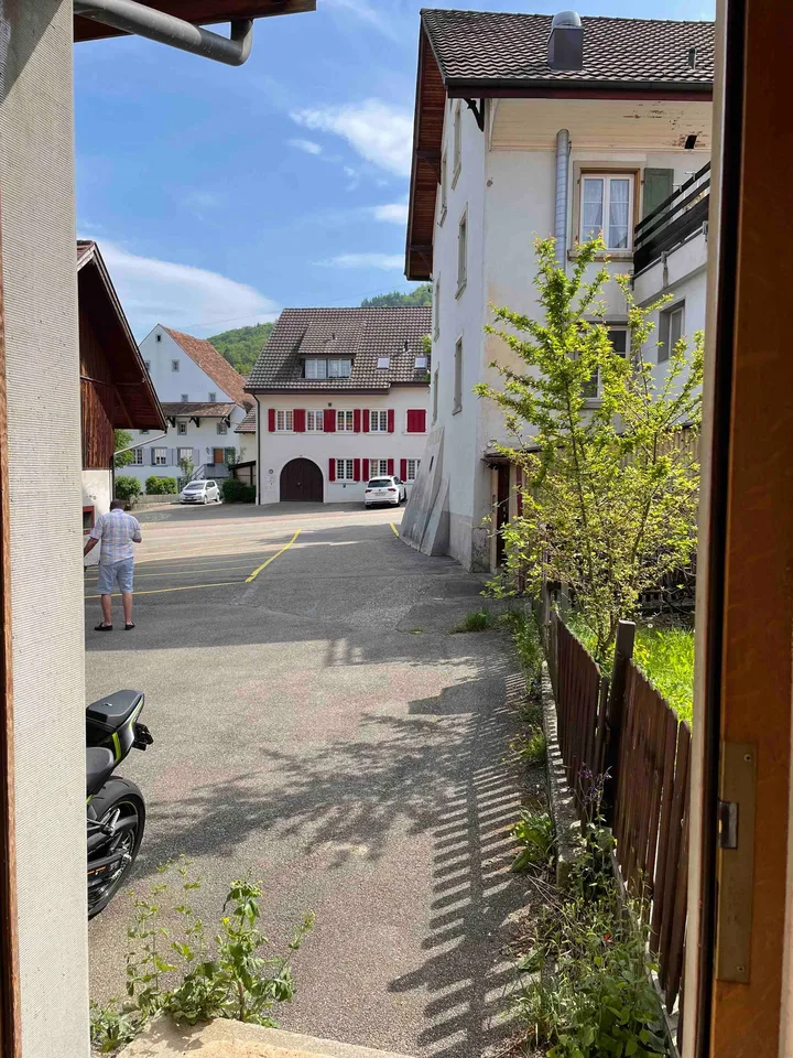 Maison multifamiliale rurale avec 3 appartements en zone centrale