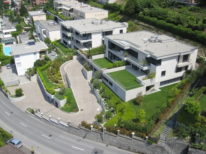 Lussuoso attico in posizione ricercata con vista sulla città e sul lago