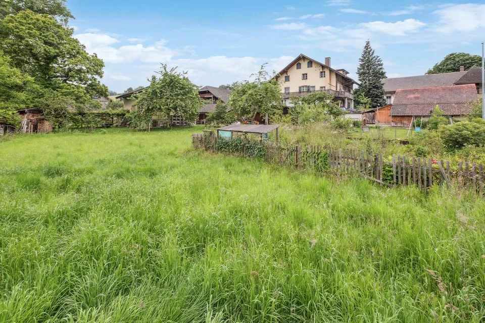 Building plot in an idyllic village