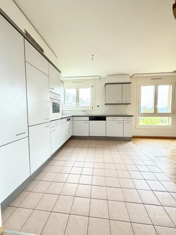 Appartamento di 4.5 locali di 155 m2 con vista libera sul lago