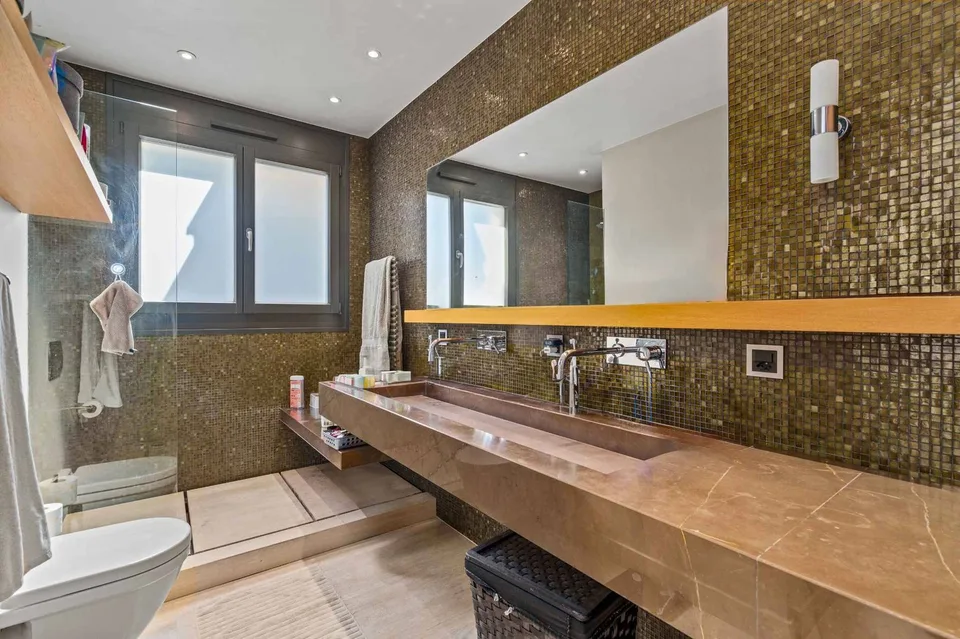 Duplex con balcone e terrazza sul tetto – foto 8 di 10