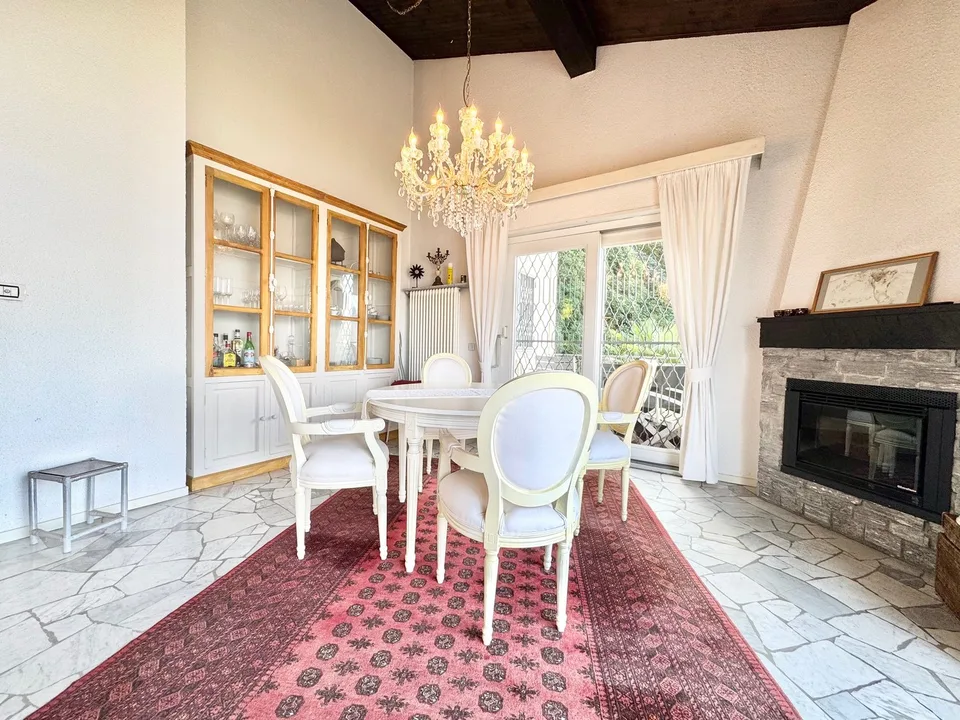 Villa très bien entretenue dans un endroit calme et très ensoleillé avec de grandes terrasses et une vue imprenable sur le lac – photo 6 sur 17