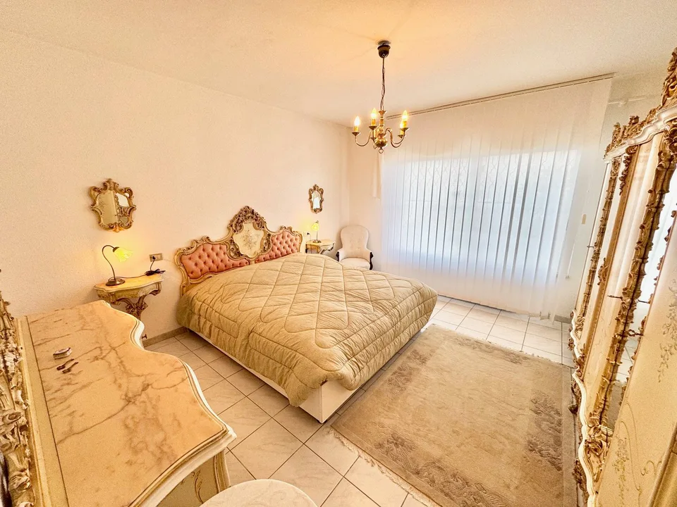 Villa très bien entretenue dans un endroit calme et très ensoleillé avec de grandes terrasses et une vue imprenable sur le lac – photo 10 sur 17