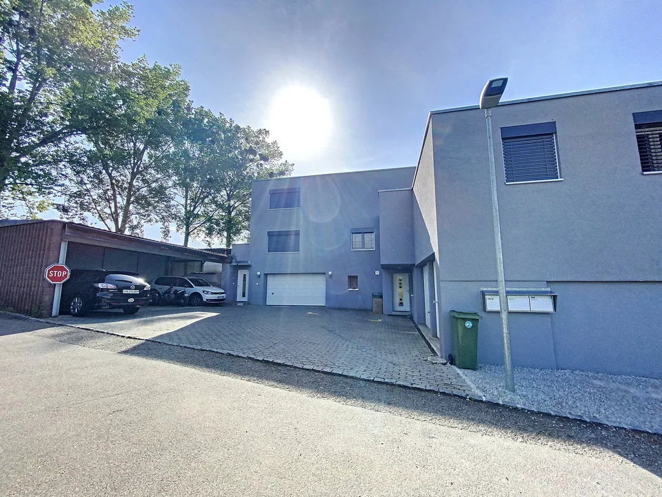 Villa familiale de de 3 appartements avec piscine commune