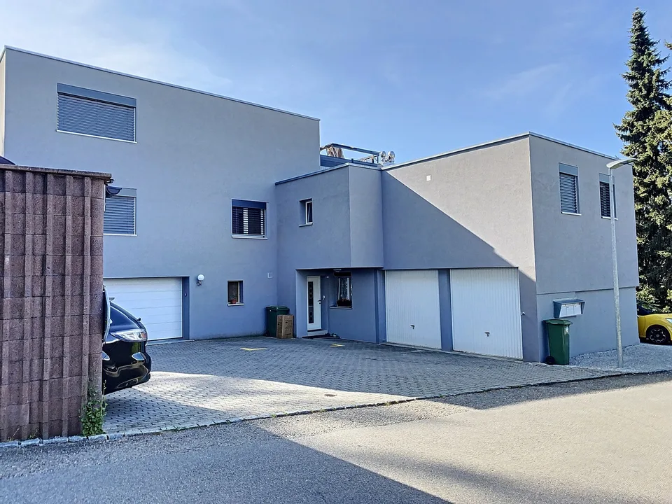 Villa familiale de de 3 appartements avec piscine commune