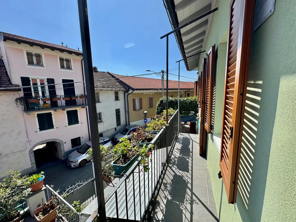 Charmantes Dorfhaus mit großen Terrassen und Garage in ruhiger und sonniger Lage mit Teilseeblick – Foto 14 von 19