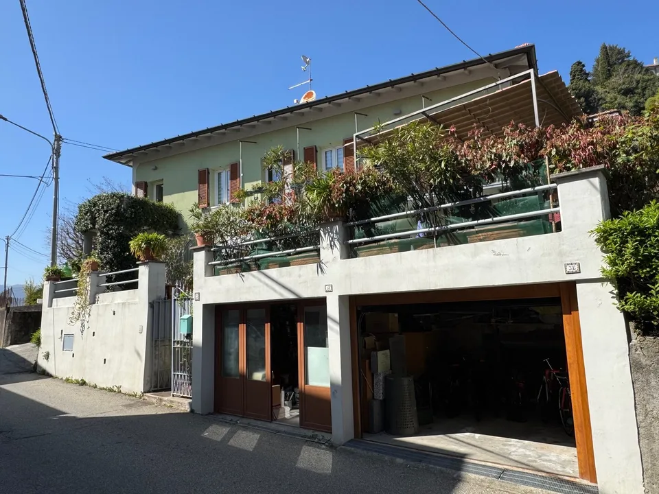 Charmantes Dorfhaus mit großen Terrassen und Garage in ruhiger und sonniger Lage mit Teilseeblick – Foto 18 von 19