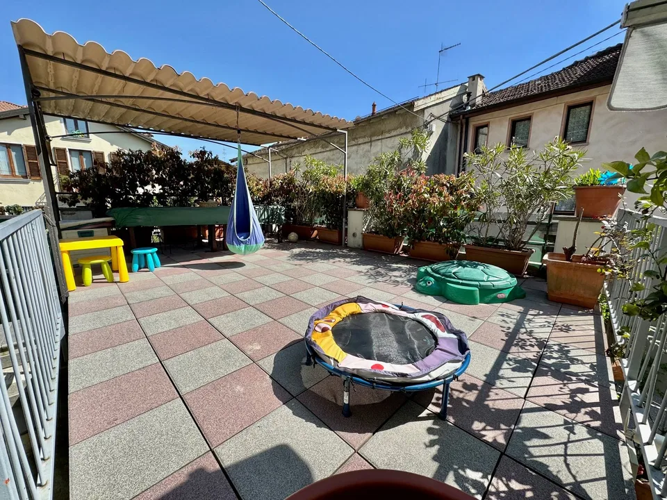 Charmantes Dorfhaus mit großen Terrassen und Garage in ruhiger und sonniger Lage mit Teilseeblick – Foto 15 von 19