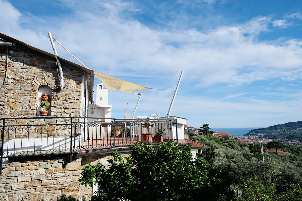 Ligurien: attraktive kompl. renov. 131 qm Ferienliegenschaft, sonniger Zweitwohnsitz in Italien