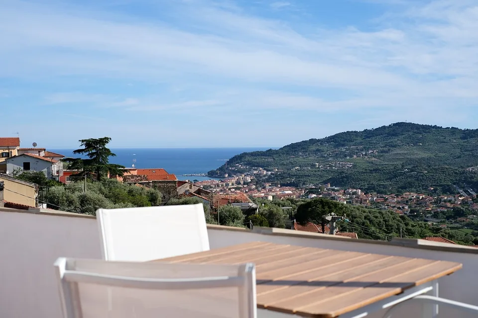 Liguria: proprietà vacanze completamente rinnovata di 131 mq, residenza secondaria soleggiata in Italia