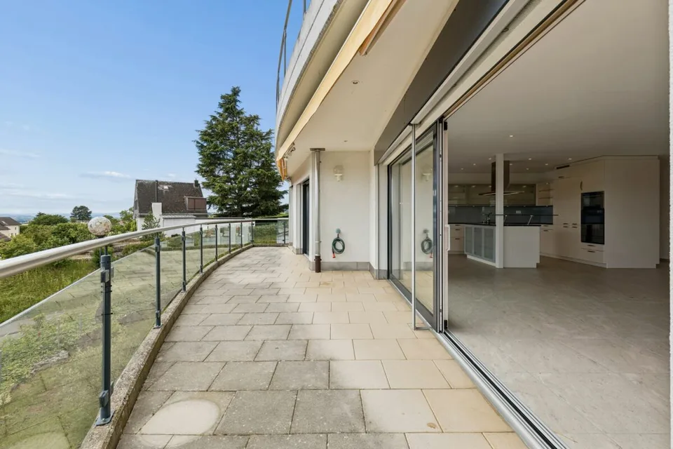 4.5-Zimmer-Terrassenwohnung mit See- und Bergsicht – Foto 9 von 13