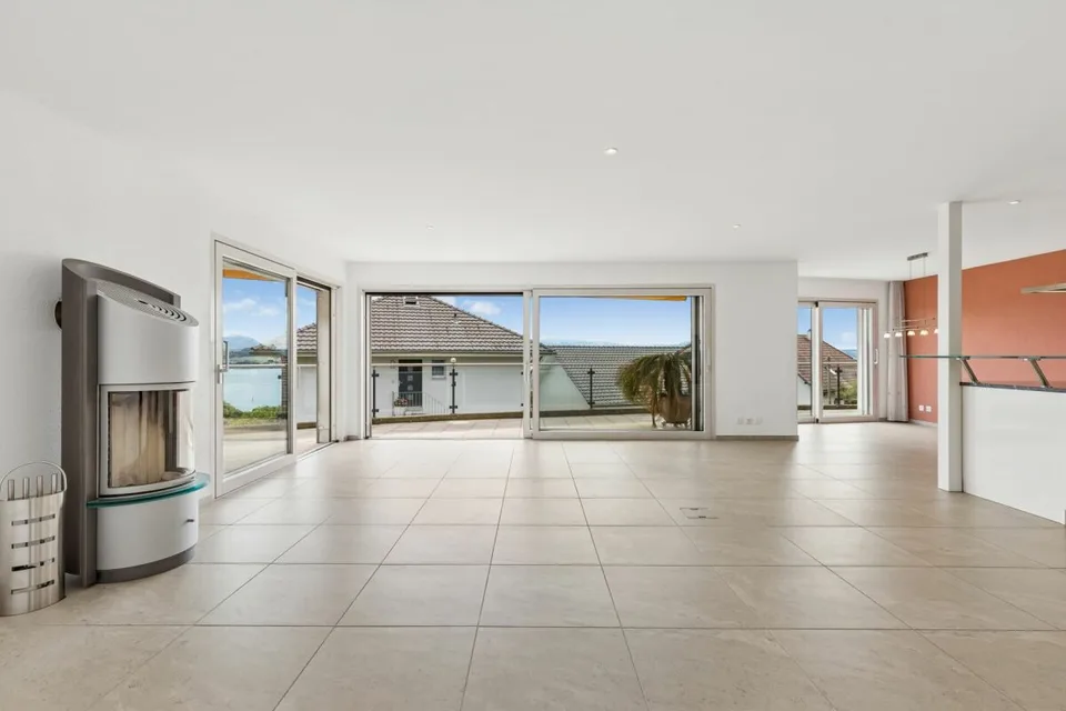 Appartamento a terrazza di 4,5 locali con vista lago e montagna