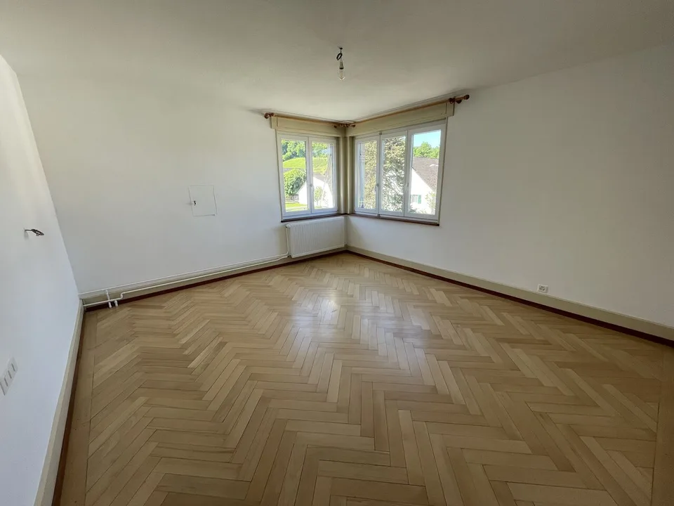 Grande casa ristrutturata situata nel centro del villaggio di Chevenez