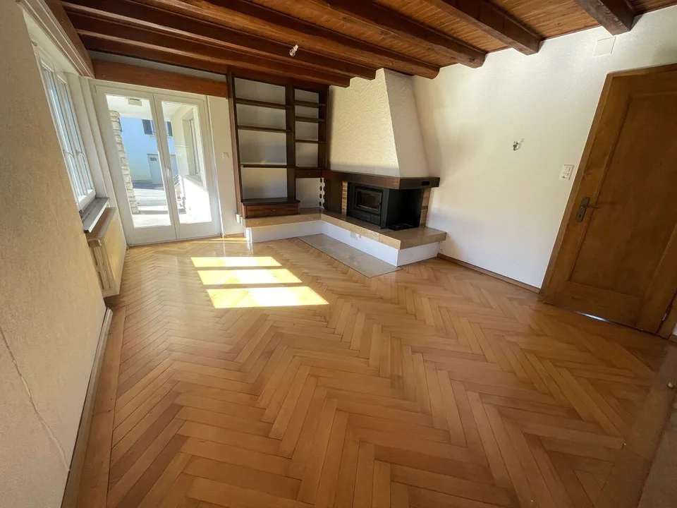Grande casa ristrutturata situata nel centro del villaggio di Chevenez