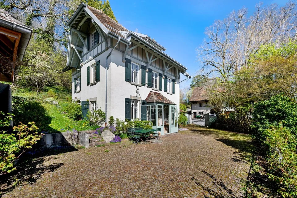 Essertines-sur-Rolle - Maison de maître garantissant charme et tranquillité