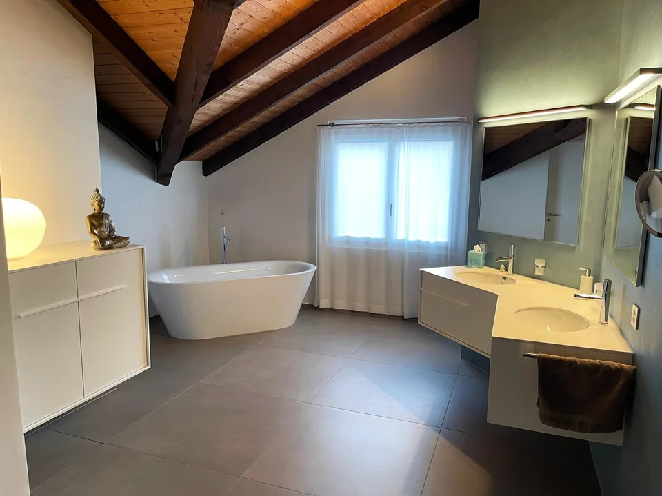 Casa di campagna di 7,5 locali ben curata in una posizione tranquilla a Ennetmoos