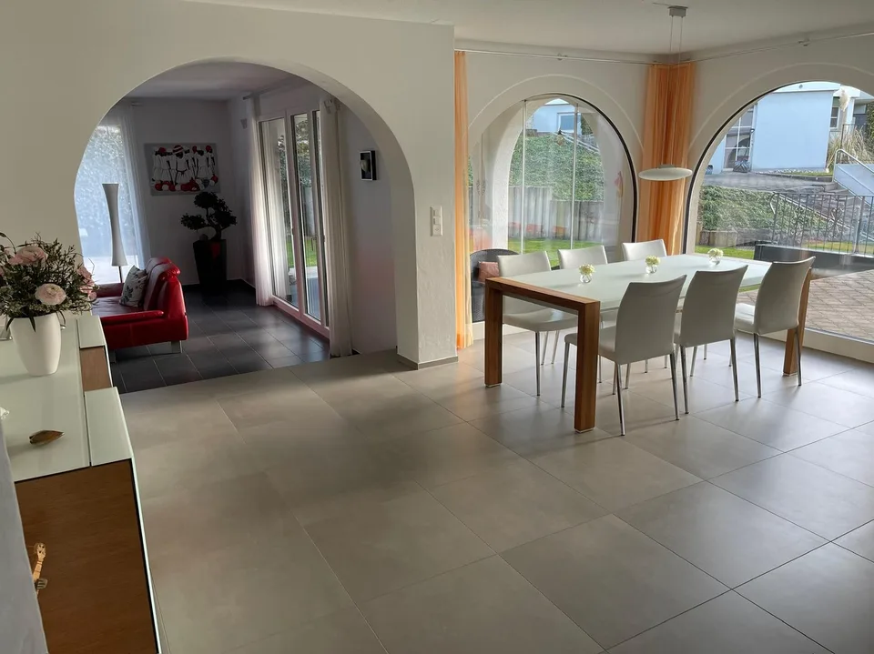 Casa di campagna di 7,5 locali ben curata in una posizione tranquilla a Ennetmoos