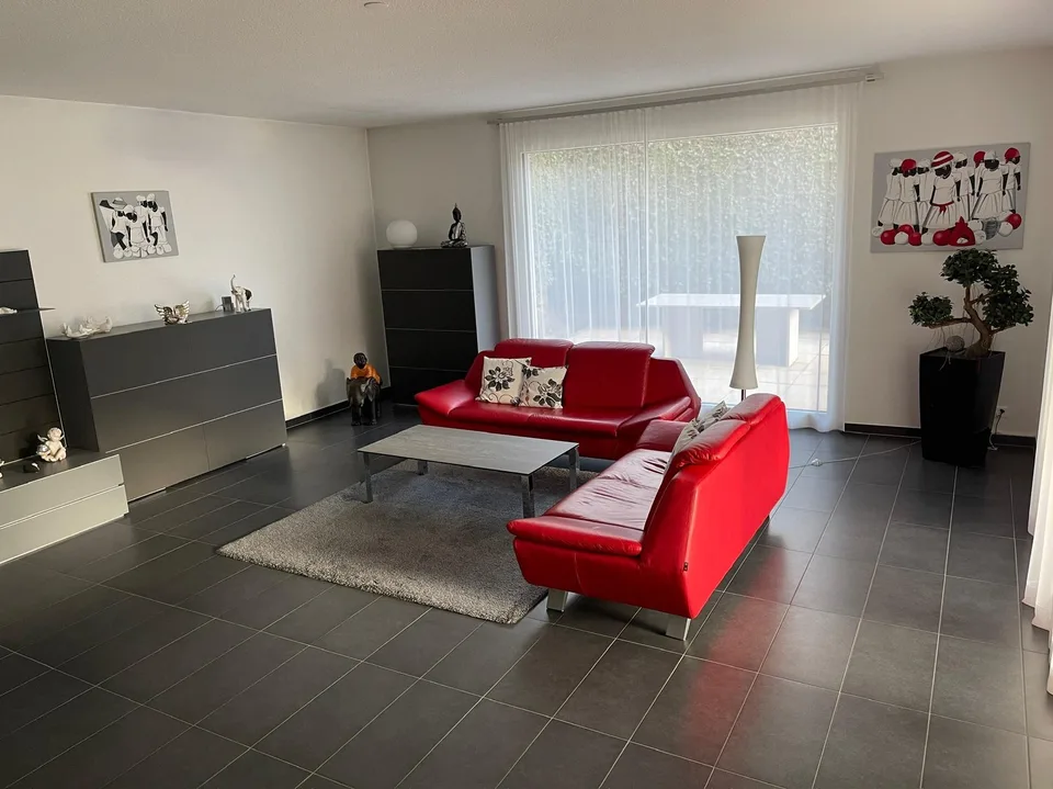 Casa di campagna di 7,5 locali ben curata in una posizione tranquilla a Ennetmoos